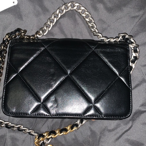 Authentic Chanel - Picture 4 of 12